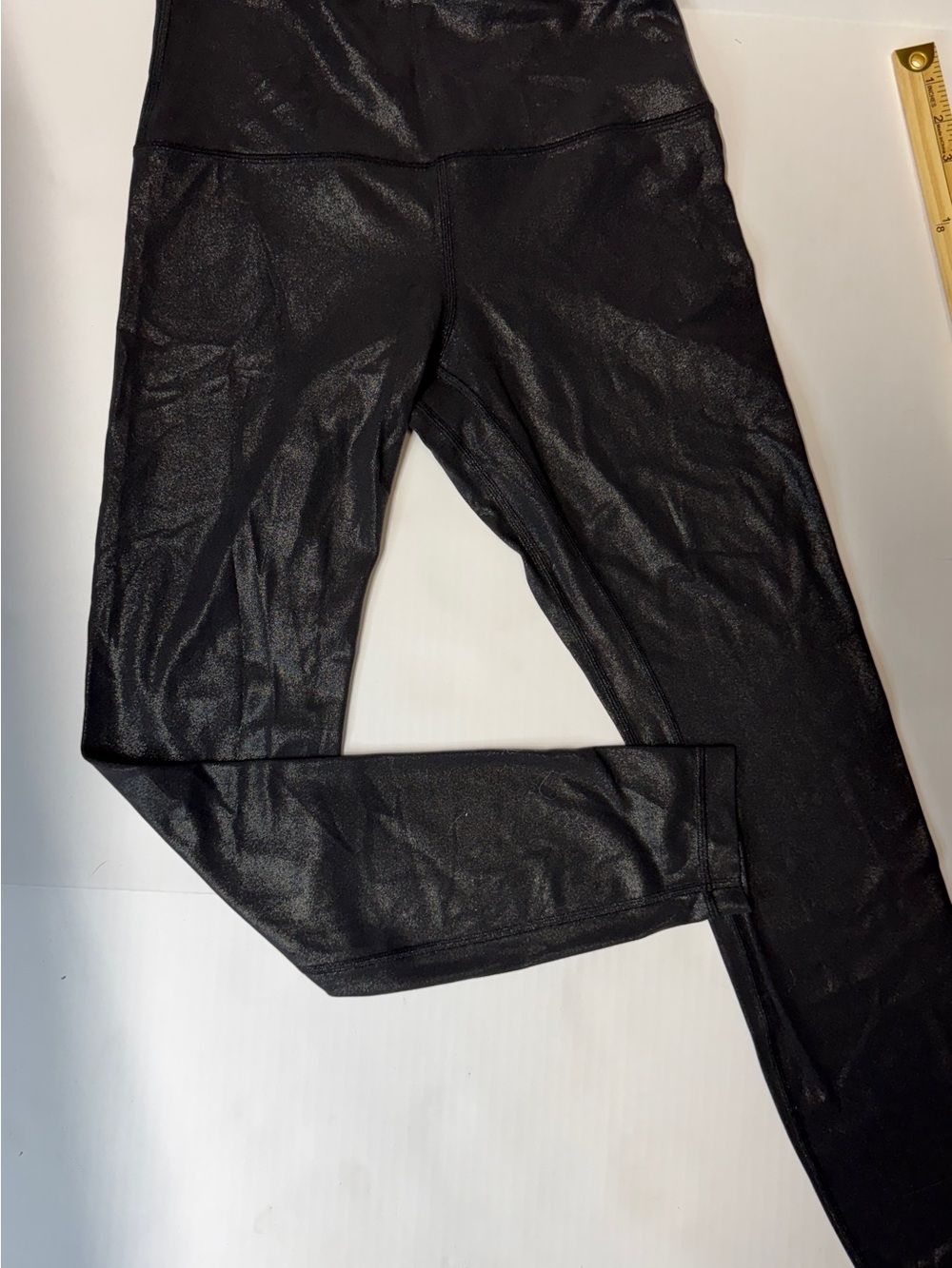 Lululemon Reflective Black Leggings with Subtle Sheen size 8 limited edition